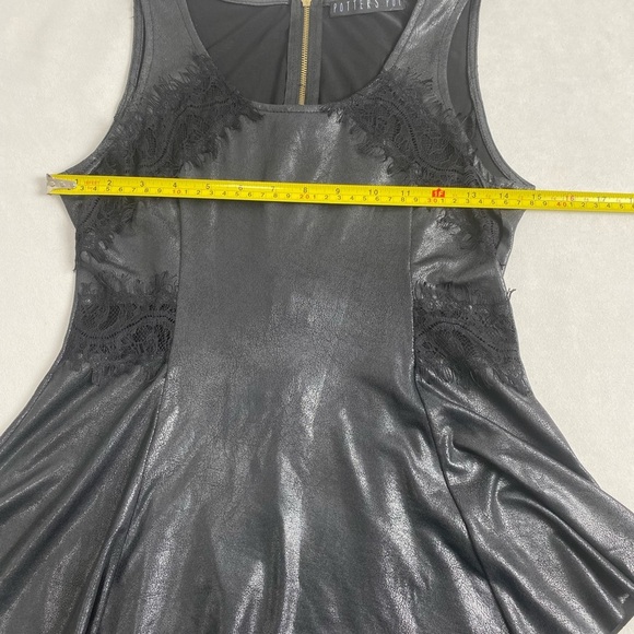 Potter’s Pot Black Stretch Peplum Lace Tank. Size S - Picture 6 of 8